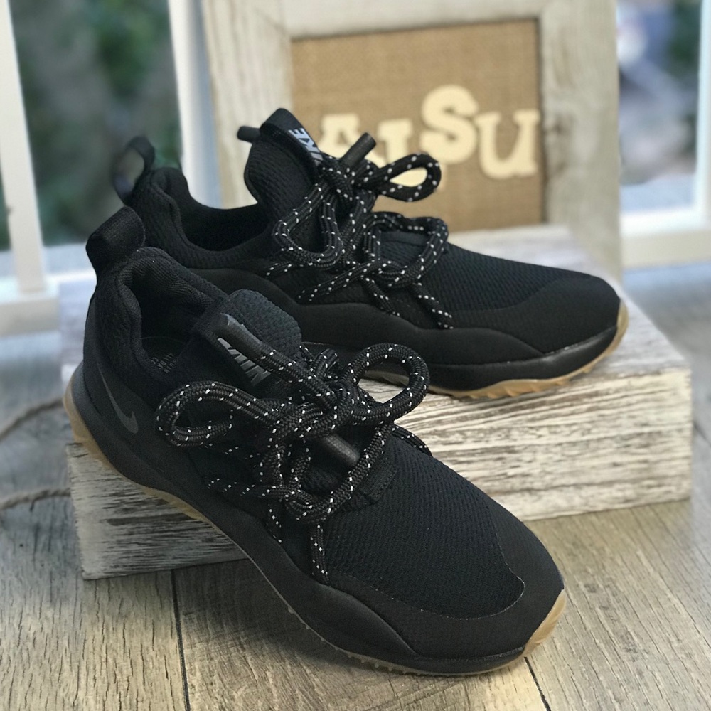 NWT Nike City Loop Woman’s Shoes Black - Picture 2 of 8